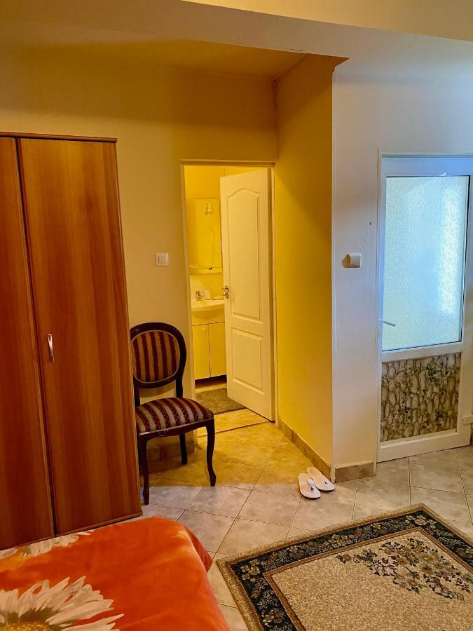 House In The Woods Bed & Breakfast Решица Екстериор снимка