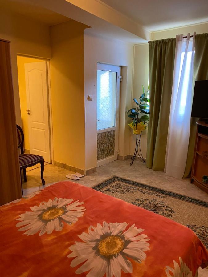 House In The Woods Bed & Breakfast Решица Екстериор снимка
