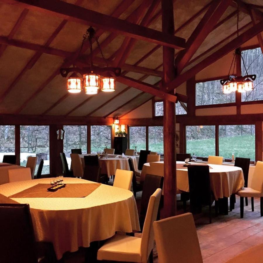 House In The Woods Bed & Breakfast Решица Екстериор снимка