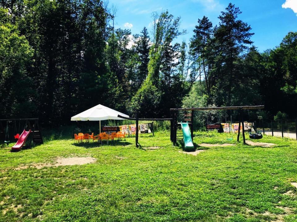 House In The Woods Bed & Breakfast Решица Екстериор снимка